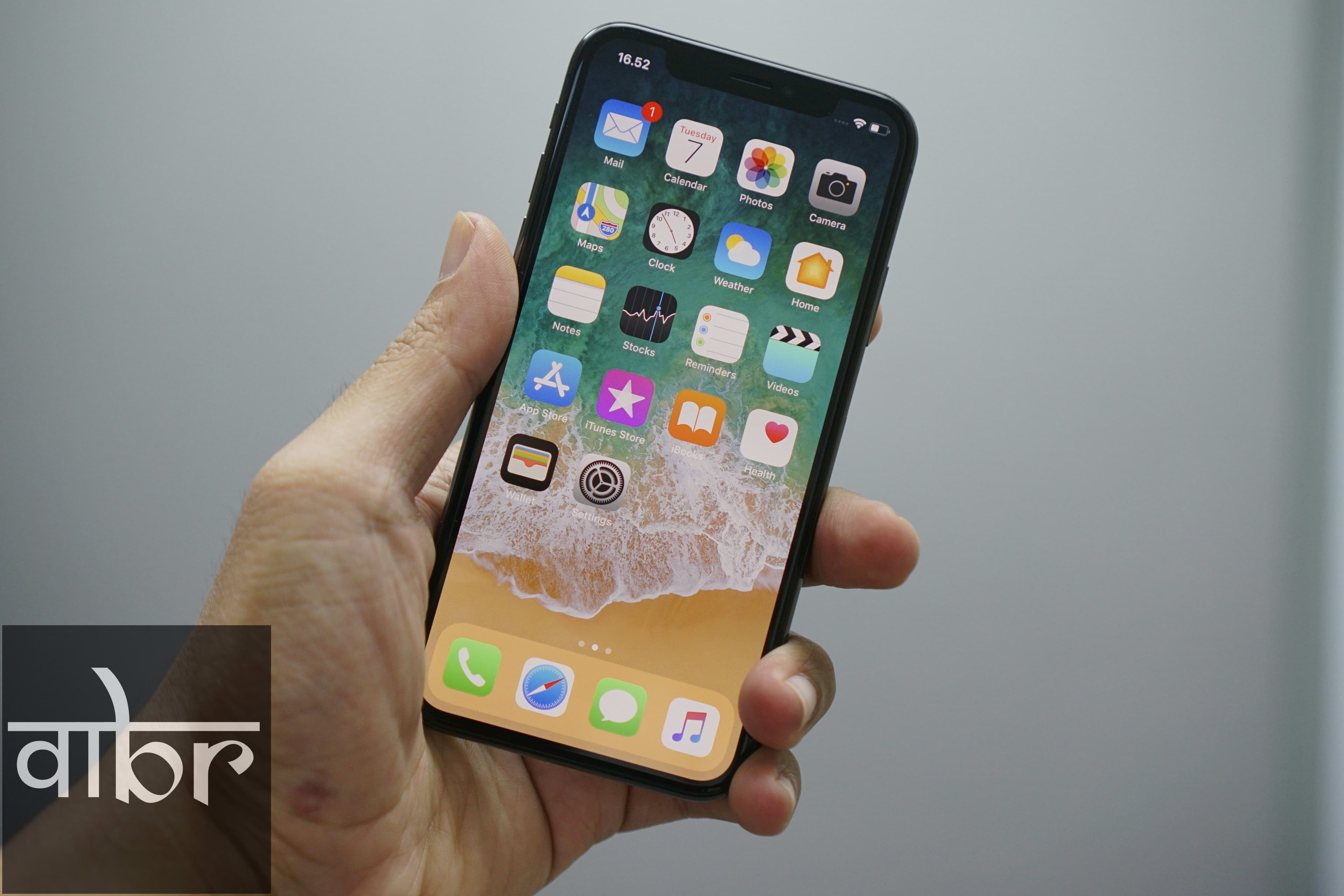 Apple's Foldable Smartphone Debut: Can It Break Samsung's Grip on the Market?